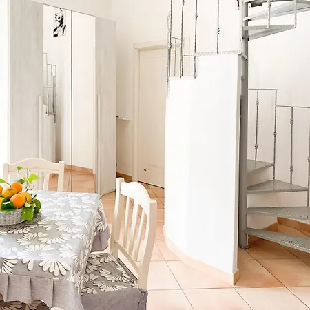 Mary Glow House 公寓 *